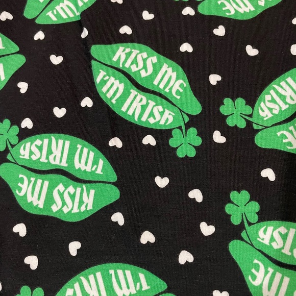 🆕 NoBo No Boundaries 🍀St Patrick’s Day “Kiss Me, I’m Irish”” Ankle Leggings - Picture 2 of 3